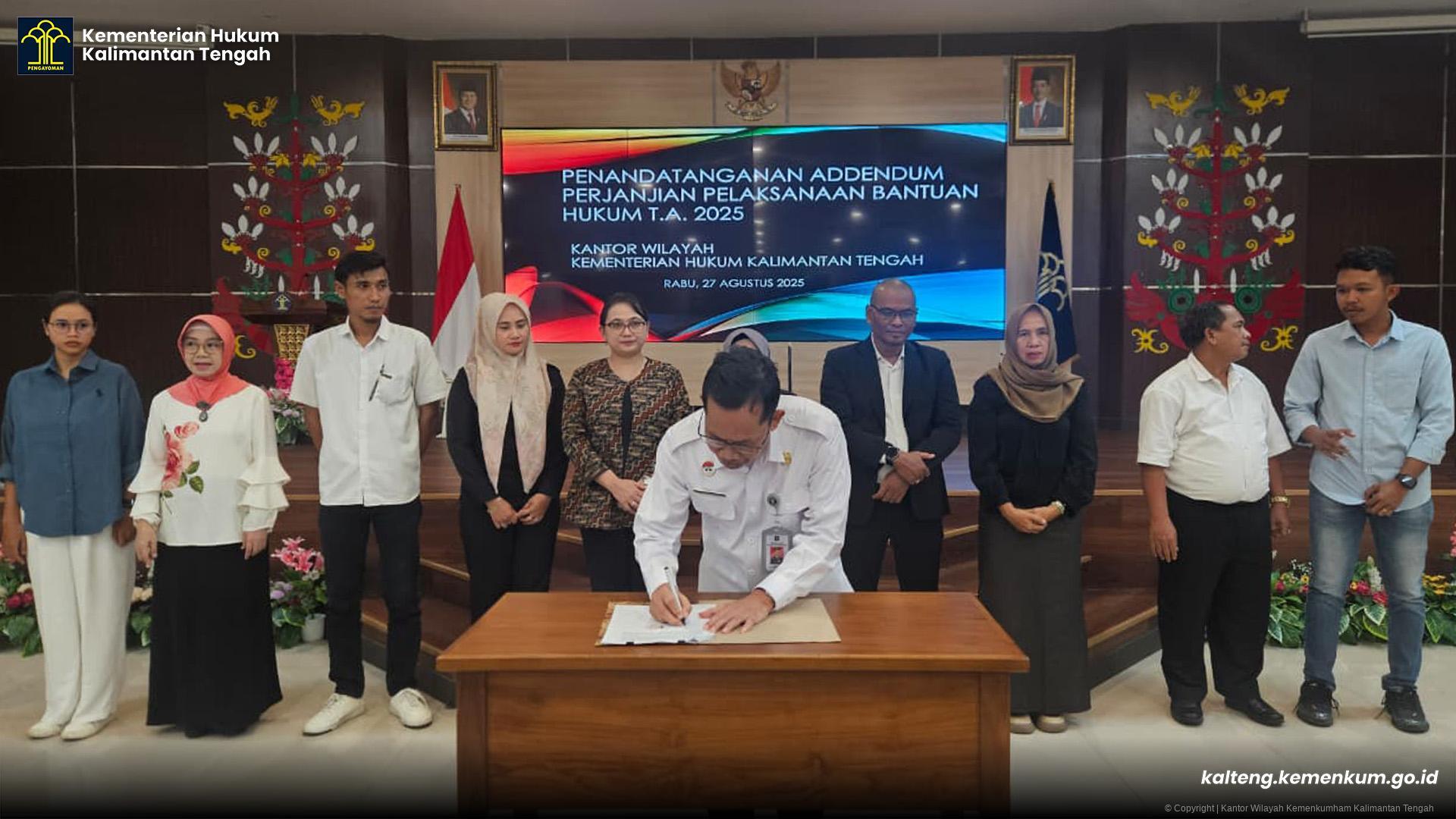 Kanwil Kemenkum Kalteng Tegaskan Komitmen Akses Keadilan, 11 OBH Tandatangani Perjanjian Bantuan Hukum 2025