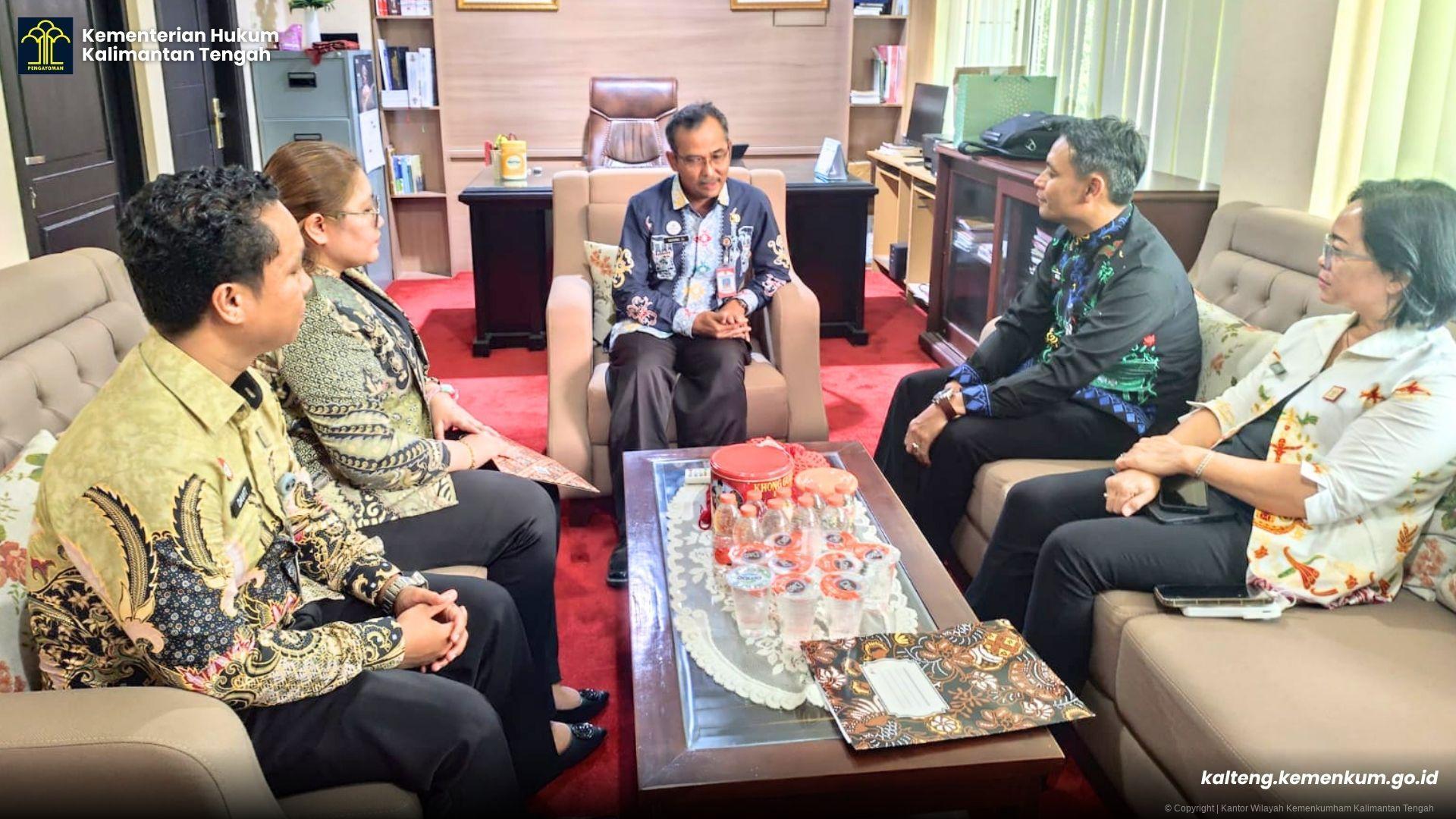 Perkuat Sinergi Pembentukan Regulasi Daerah, Kanwil Kemenkum Kalteng Koordinasi dengan Biro Hukum Provinsi
