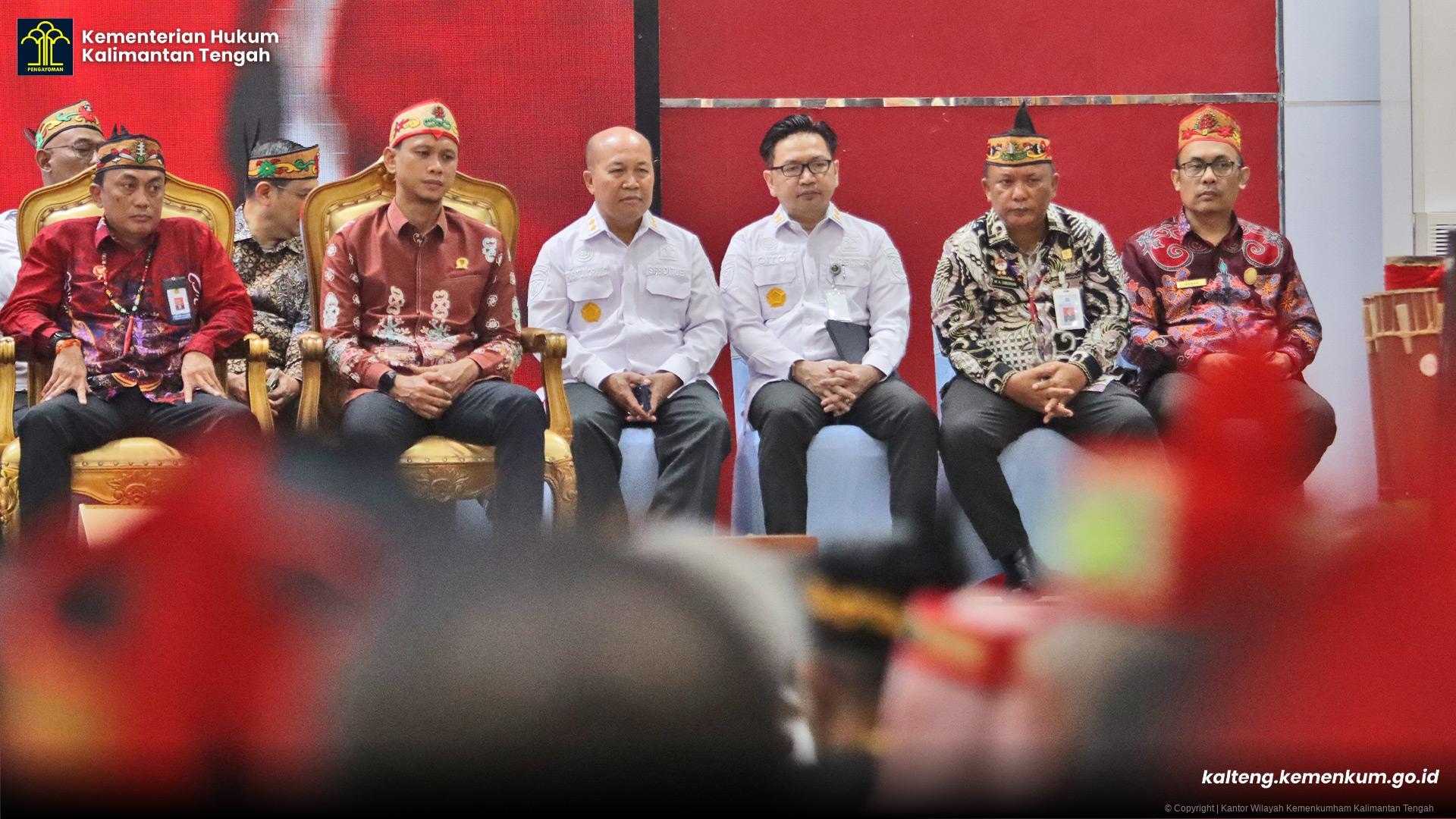 penyerahan_sertifikat_kop_deskel_merah_putih_3.jpg
