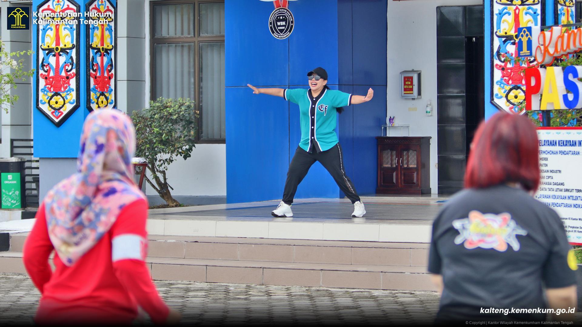 senam_jumat_pagi_2.jpg